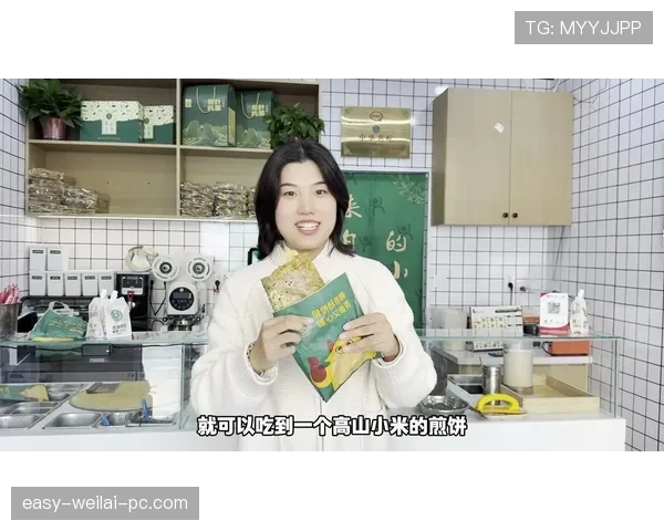 张帅训练完直接蹲路边啃煎饼，这自律和接地气我真服了